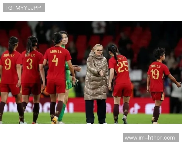 女足惨遭英格兰狂虐0比8后场低级失误令人心痛不已